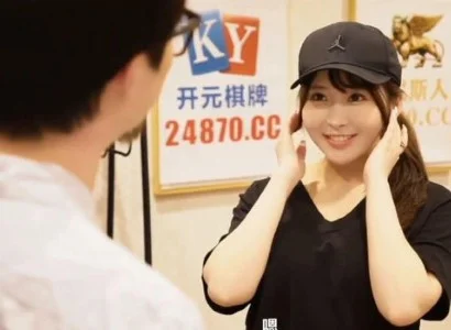 Em gái giao hàng dễ tính dễ tính khi trao đổi