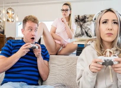 cô nương bị bạn thân bội bạc lấy mất người yêu do quá mải chơi game