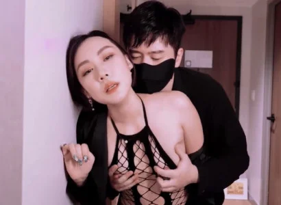 Cô vợ bán thân cho sếp để lấy tiền trả nợ cho chồng