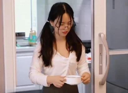Gái gọi cùng cô gái trẻ chịch
